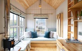 Aileen - Unique Tiny House With Wood Fired Roll Top Bath In Heart Of The Cairngorms