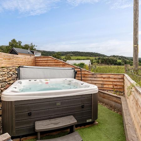 Aileen - Unique Tiny House With Wood Fired Roll Top Bath In Heart Of The Cairngorms Villa Ballater Exterior photo