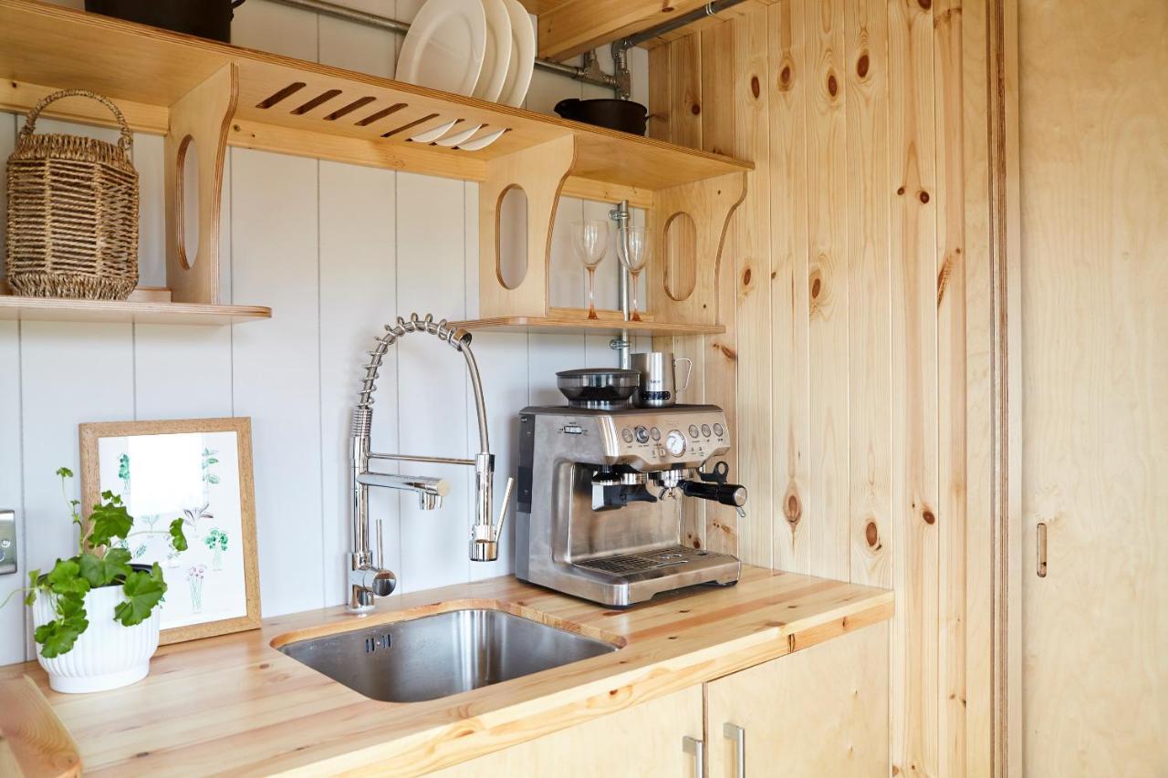 Aileen - Unique Tiny House With Wood Fired Roll Top Bath In Heart Of The Cairngorms Villa Ballater Exterior photo