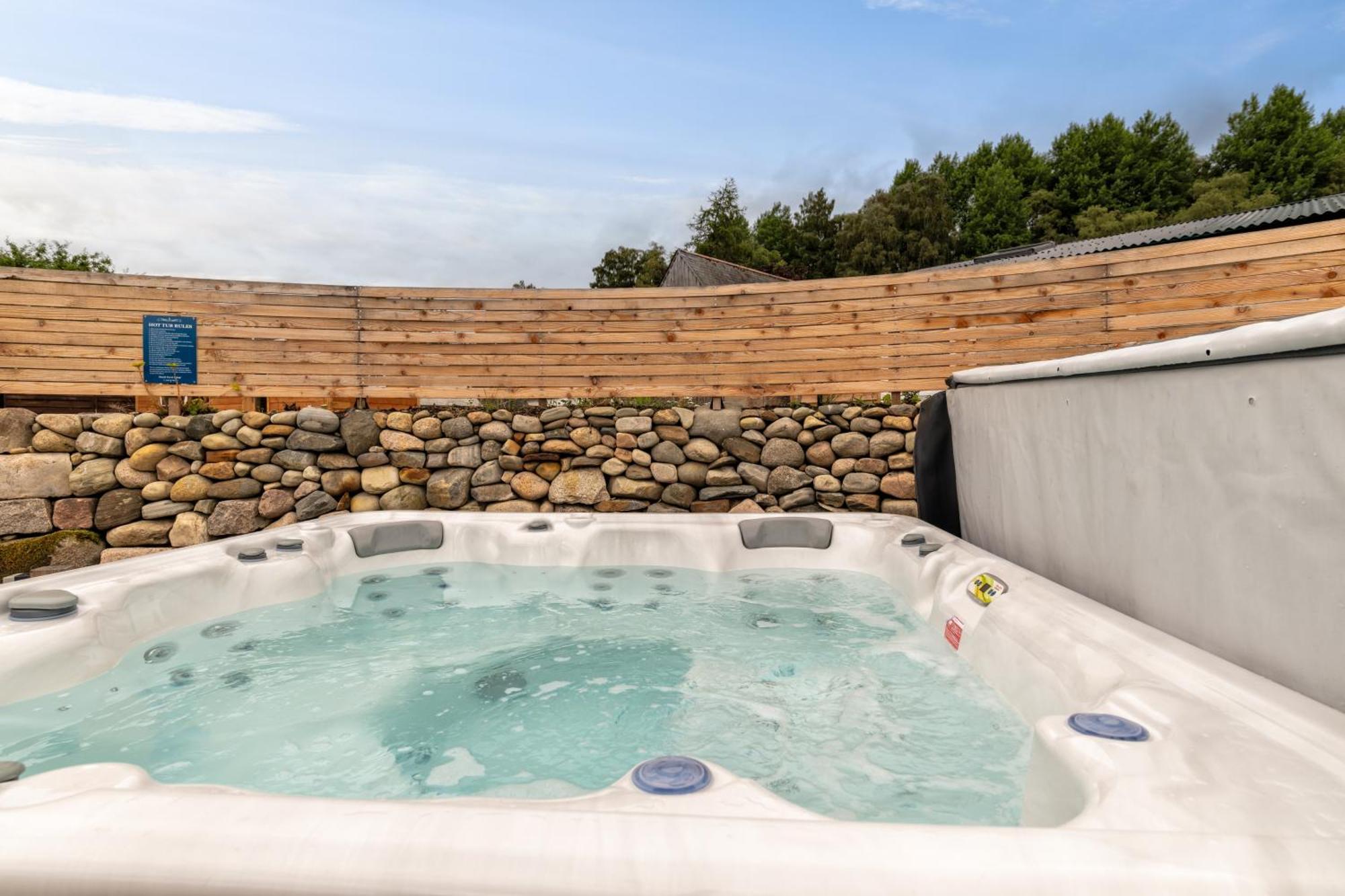 Aileen - Unique Tiny House With Wood Fired Roll Top Bath In Heart Of The Cairngorms Villa Ballater Exterior photo