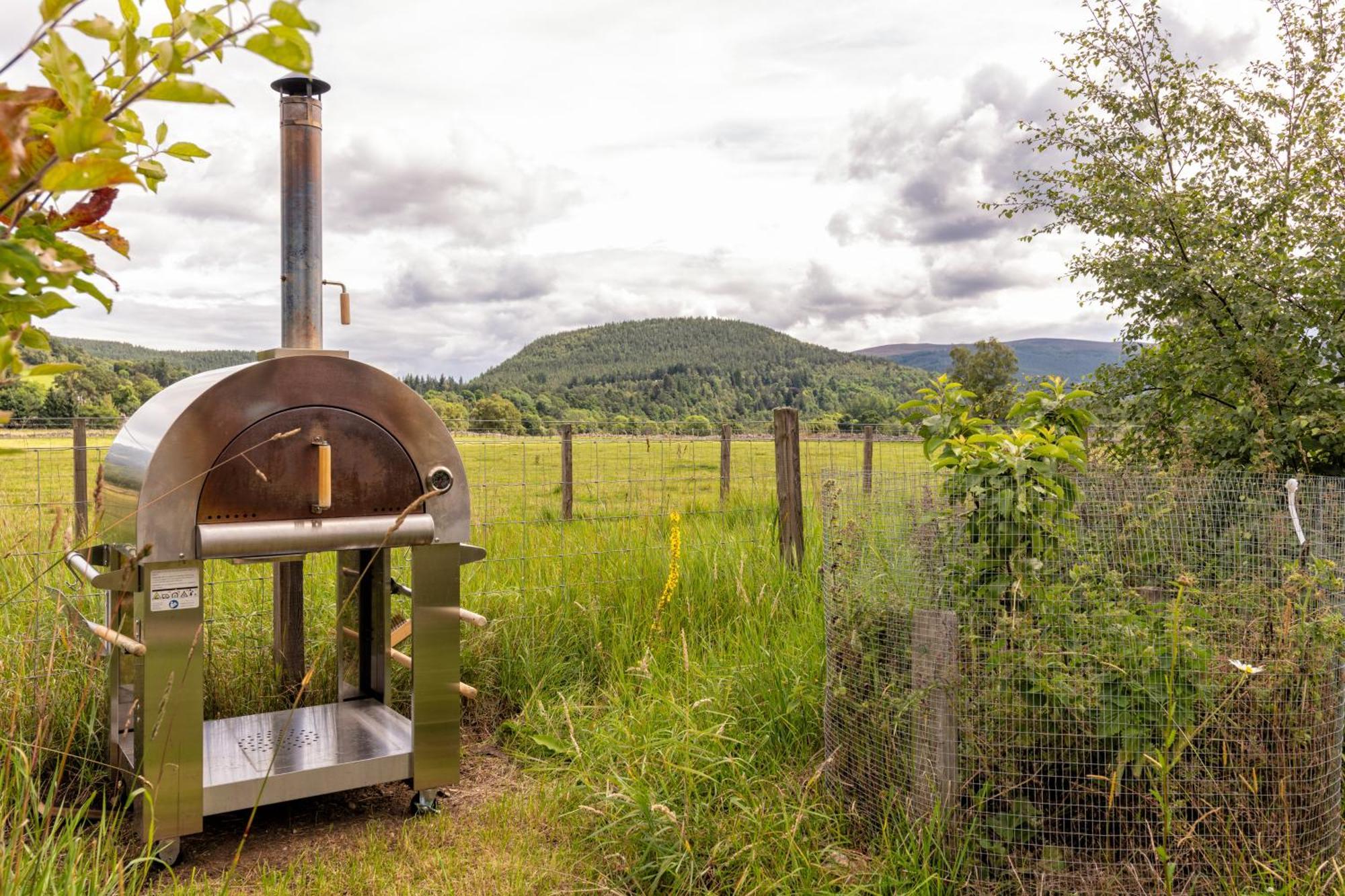 Aileen - Unique Tiny House With Wood Fired Roll Top Bath In Heart Of The Cairngorms Villa Ballater Exterior photo